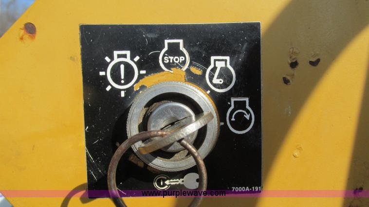 image for item I3106 Vermeer V8550 vibratory cable plow