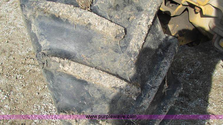 image for item I3106 Vermeer V8550 vibratory cable plow