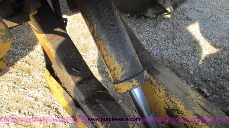 image for item I3106 Vermeer V8550 vibratory cable plow
