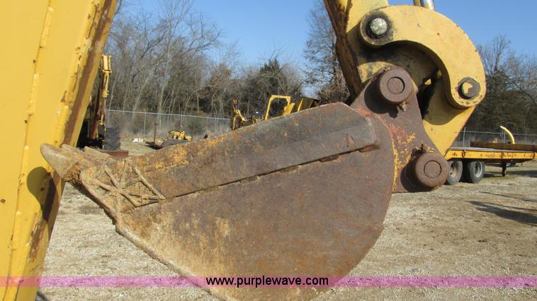 image for item I3106 Vermeer V8550 vibratory cable plow