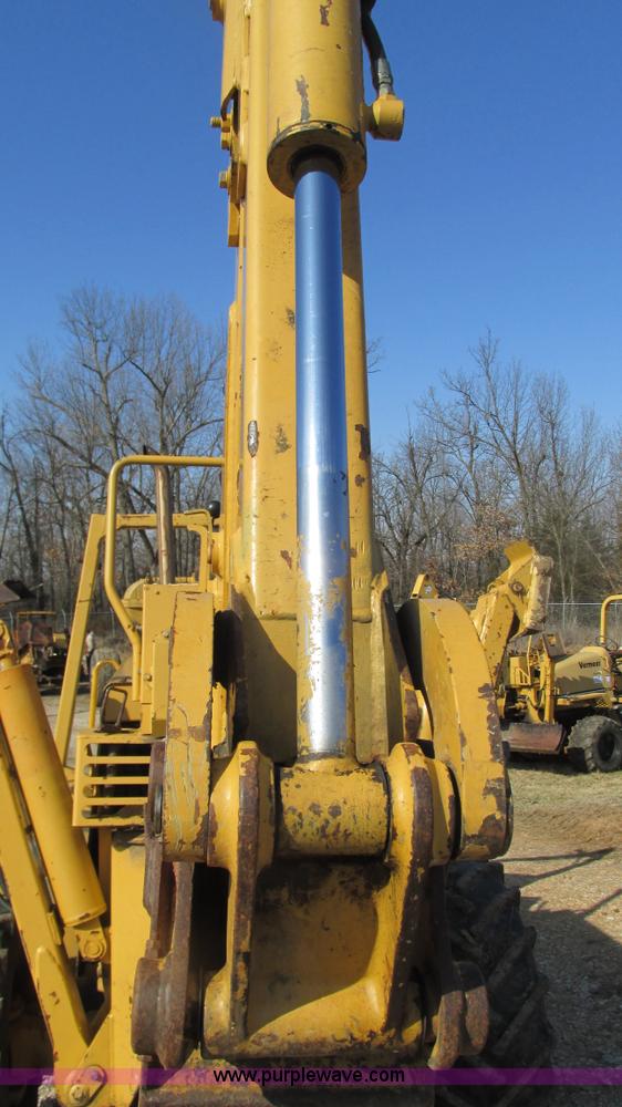 image for item I3106 Vermeer V8550 vibratory cable plow