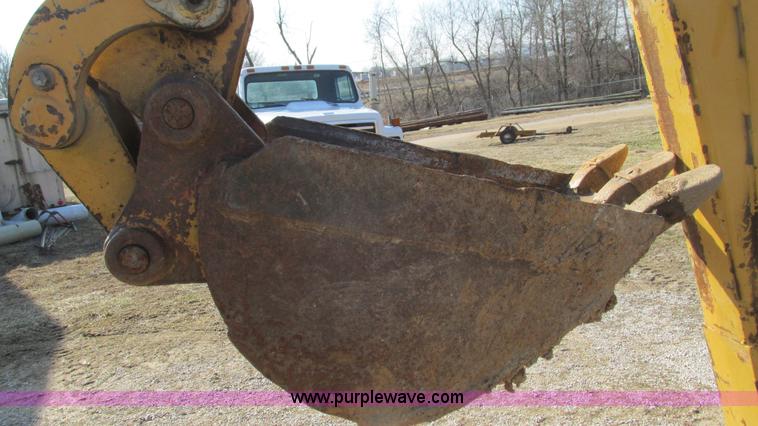 image for item I3106 Vermeer V8550 vibratory cable plow