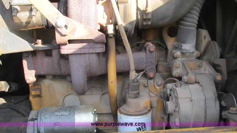 image for item I3106 Vermeer V8550 vibratory cable plow