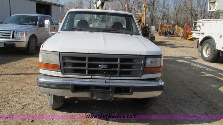 image for item I3108 1996 Ford F350 XL bucket truck