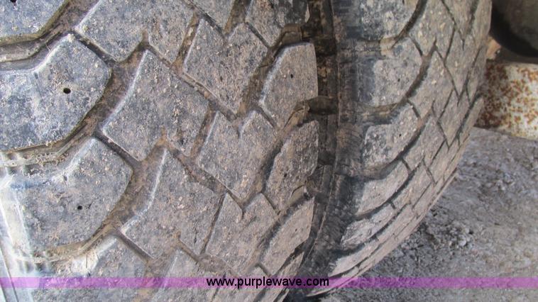 image for item I3108 1996 Ford F350 XL bucket truck