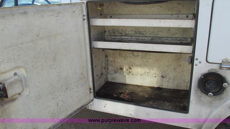 image for item I3108 1996 Ford F350 XL bucket truck