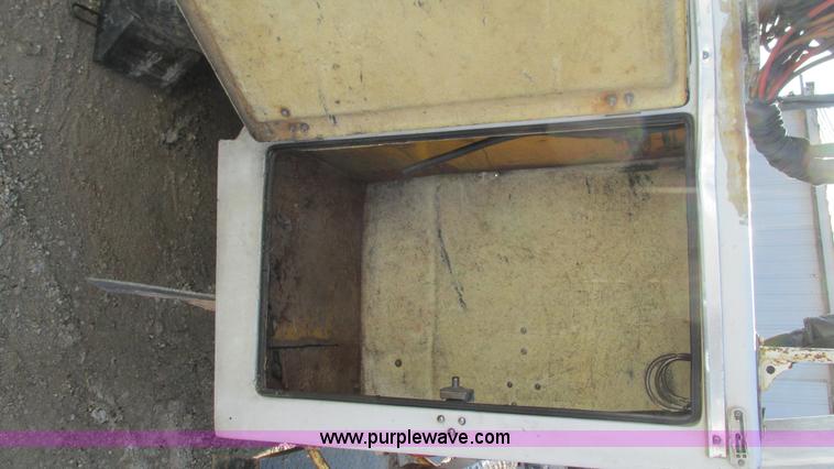 image for item I3108 1996 Ford F350 XL bucket truck