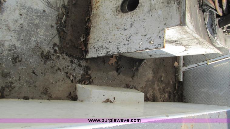 image for item I3108 1996 Ford F350 XL bucket truck