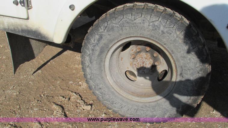 image for item I3108 1996 Ford F350 XL bucket truck