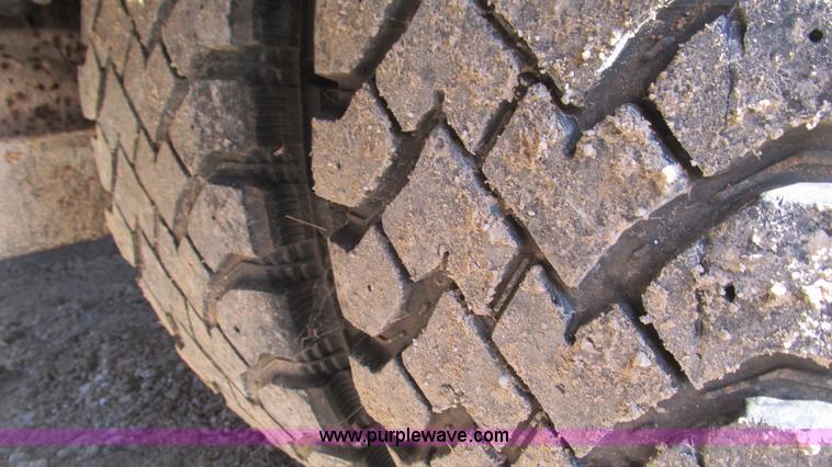 image for item I3108 1996 Ford F350 XL bucket truck