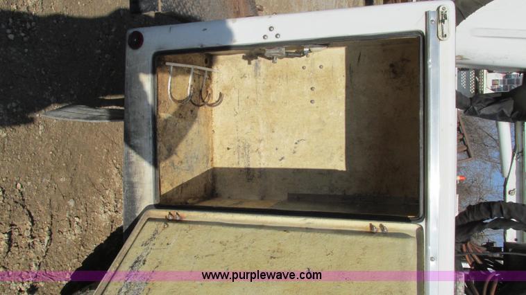 image for item I3108 1996 Ford F350 XL bucket truck