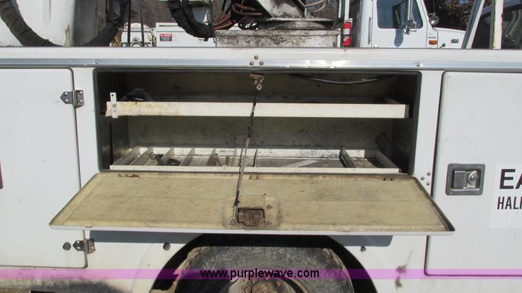 image for item I3108 1996 Ford F350 XL bucket truck