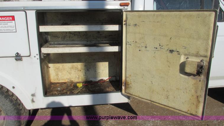 image for item I3108 1996 Ford F350 XL bucket truck