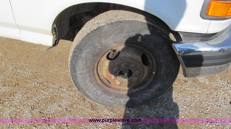 image for item I3108 1996 Ford F350 XL bucket truck