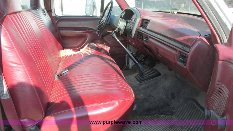 image for item I3108 1996 Ford F350 XL bucket truck