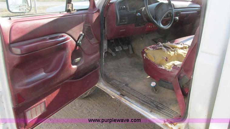 image for item I3108 1996 Ford F350 XL bucket truck