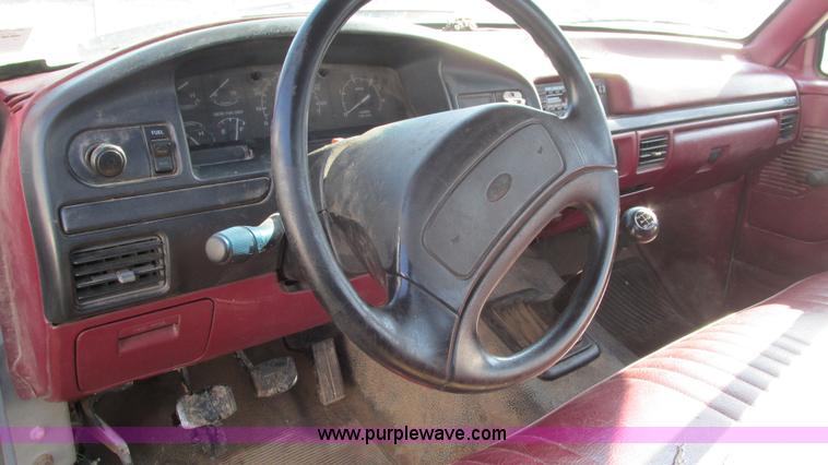 image for item I3108 1996 Ford F350 XL bucket truck