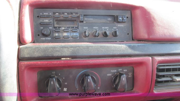 image for item I3108 1996 Ford F350 XL bucket truck