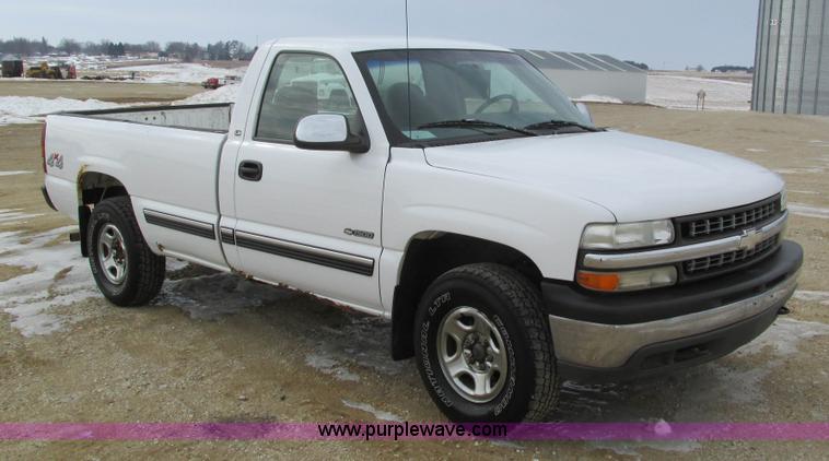 image for item I4065 1999 Chevrolet Silverado 1500 pickup truck