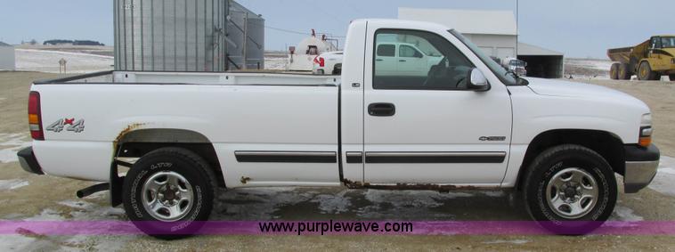 image for item I4065 1999 Chevrolet Silverado 1500 pickup truck