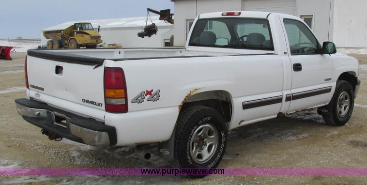image for item I4065 1999 Chevrolet Silverado 1500 pickup truck