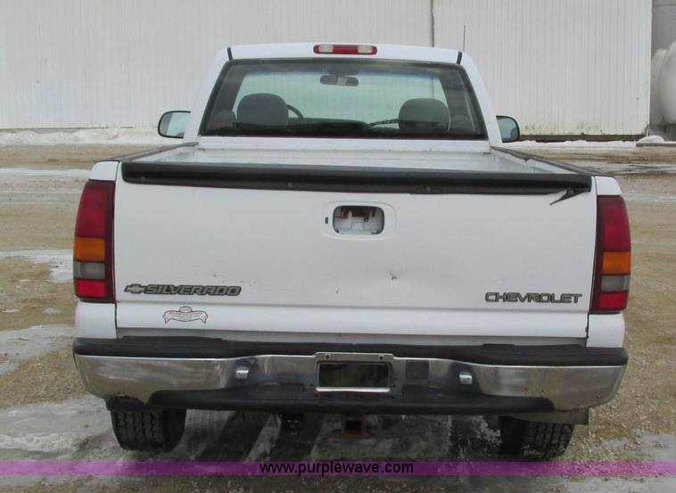 image for item I4065 1999 Chevrolet Silverado 1500 pickup truck