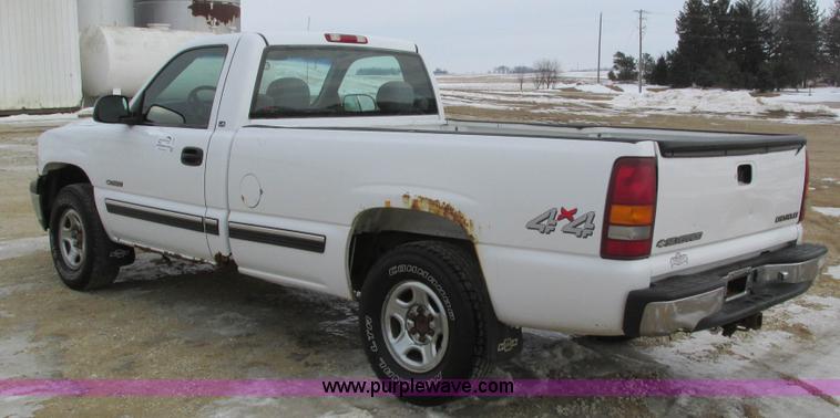 image for item I4065 1999 Chevrolet Silverado 1500 pickup truck