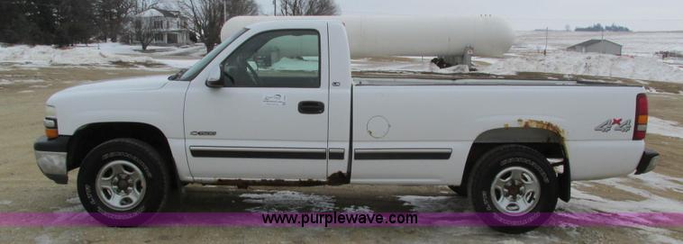 image for item I4065 1999 Chevrolet Silverado 1500 pickup truck