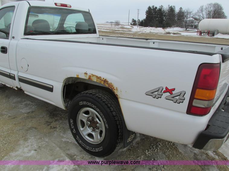 image for item I4065 1999 Chevrolet Silverado 1500 pickup truck