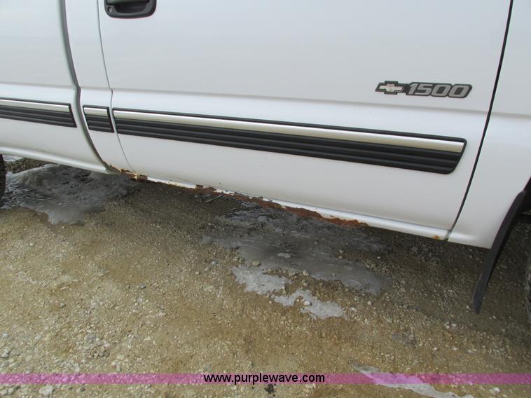 image for item I4065 1999 Chevrolet Silverado 1500 pickup truck