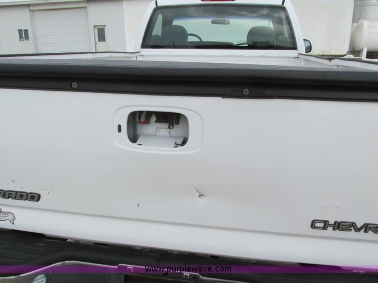 image for item I4065 1999 Chevrolet Silverado 1500 pickup truck
