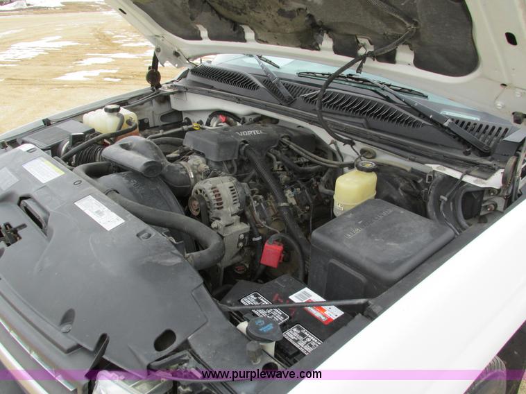 image for item I4065 1999 Chevrolet Silverado 1500 pickup truck