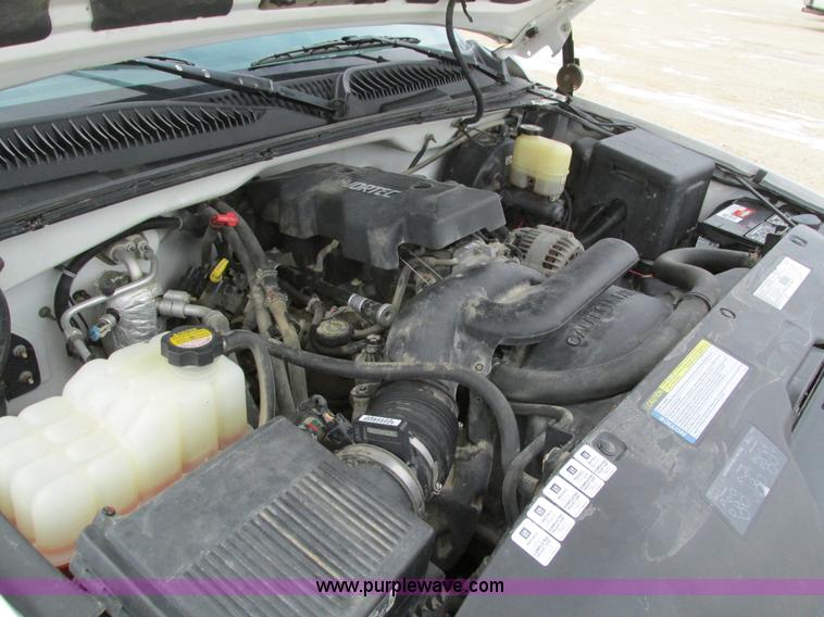 image for item I4065 1999 Chevrolet Silverado 1500 pickup truck