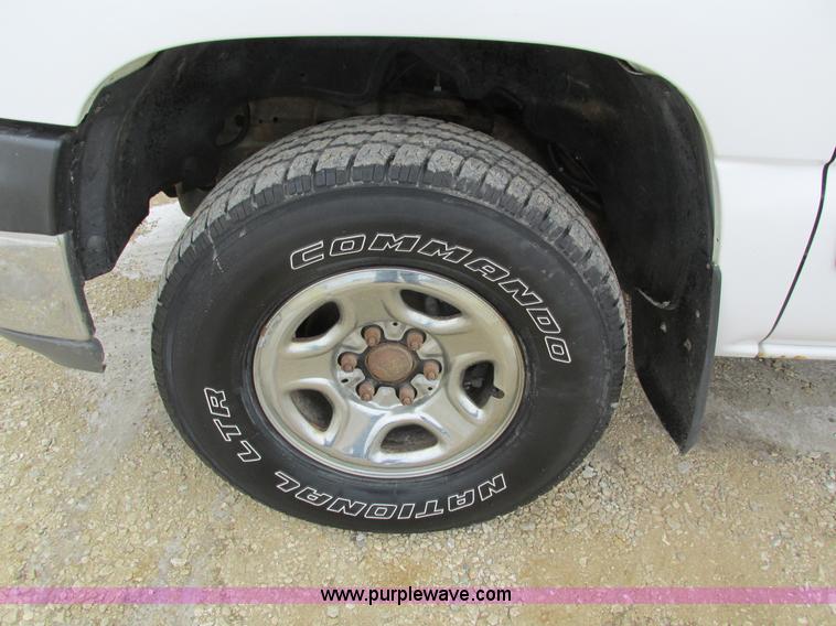 image for item I4065 1999 Chevrolet Silverado 1500 pickup truck