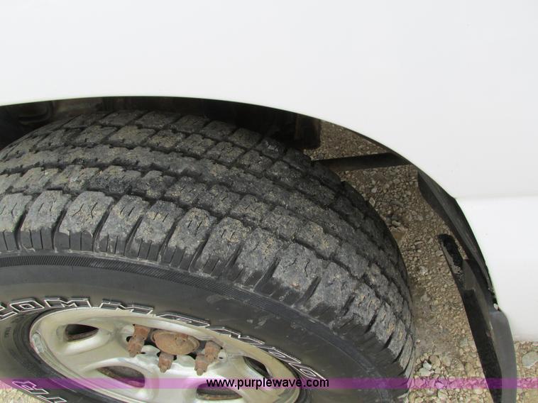 image for item I4065 1999 Chevrolet Silverado 1500 pickup truck