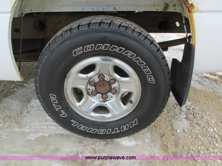 image for item I4065 1999 Chevrolet Silverado 1500 pickup truck