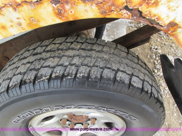 image for item I4065 1999 Chevrolet Silverado 1500 pickup truck