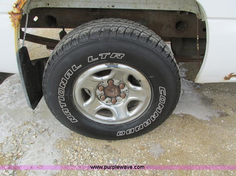 image for item I4065 1999 Chevrolet Silverado 1500 pickup truck