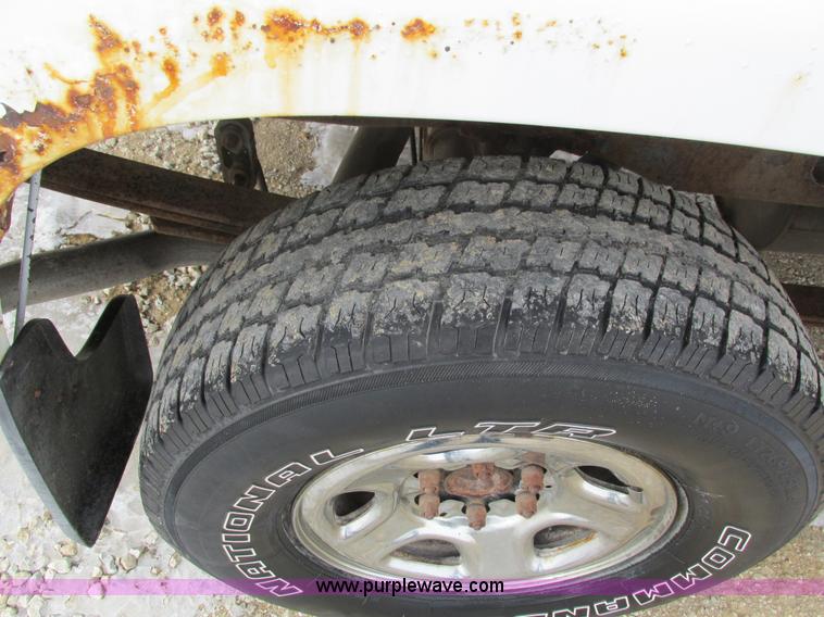 image for item I4065 1999 Chevrolet Silverado 1500 pickup truck