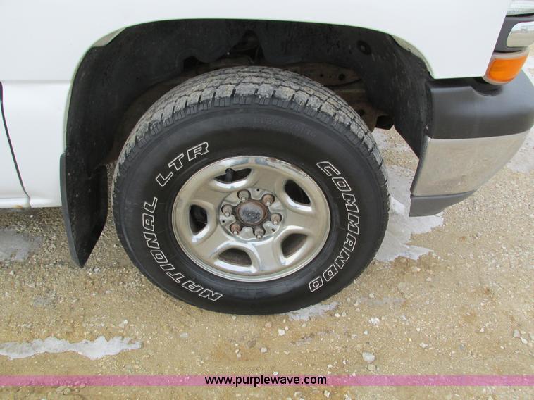 image for item I4065 1999 Chevrolet Silverado 1500 pickup truck