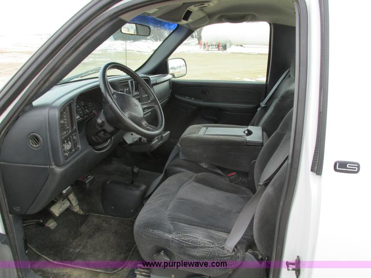 image for item I4065 1999 Chevrolet Silverado 1500 pickup truck