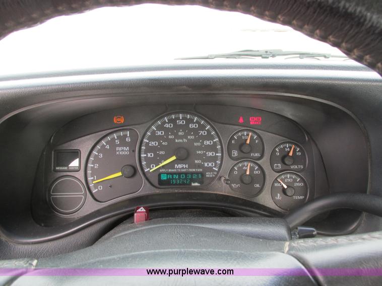 image for item I4065 1999 Chevrolet Silverado 1500 pickup truck