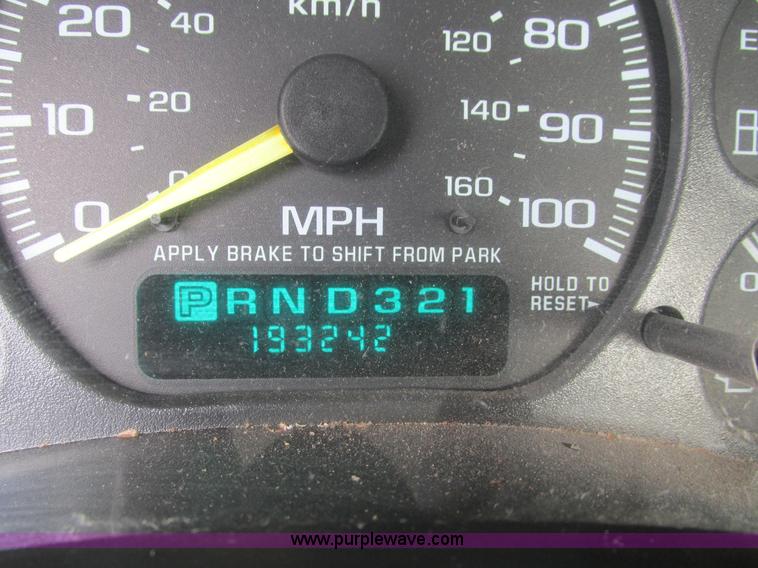 image for item I4065 1999 Chevrolet Silverado 1500 pickup truck