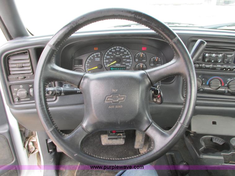 image for item I4065 1999 Chevrolet Silverado 1500 pickup truck