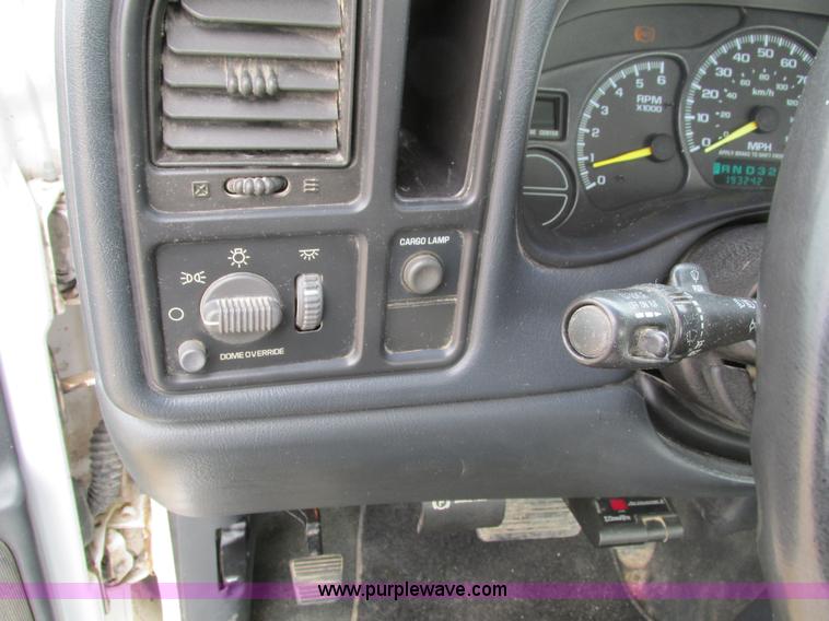 image for item I4065 1999 Chevrolet Silverado 1500 pickup truck