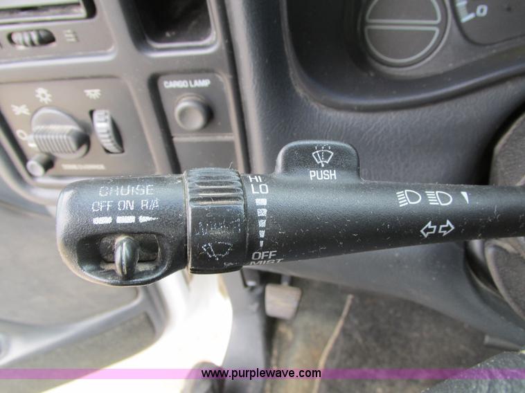 image for item I4065 1999 Chevrolet Silverado 1500 pickup truck