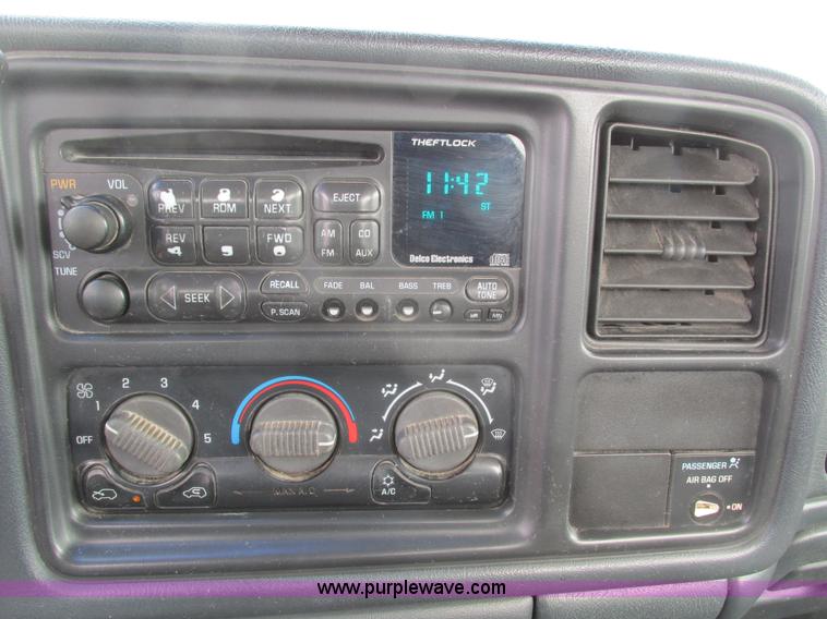 image for item I4065 1999 Chevrolet Silverado 1500 pickup truck