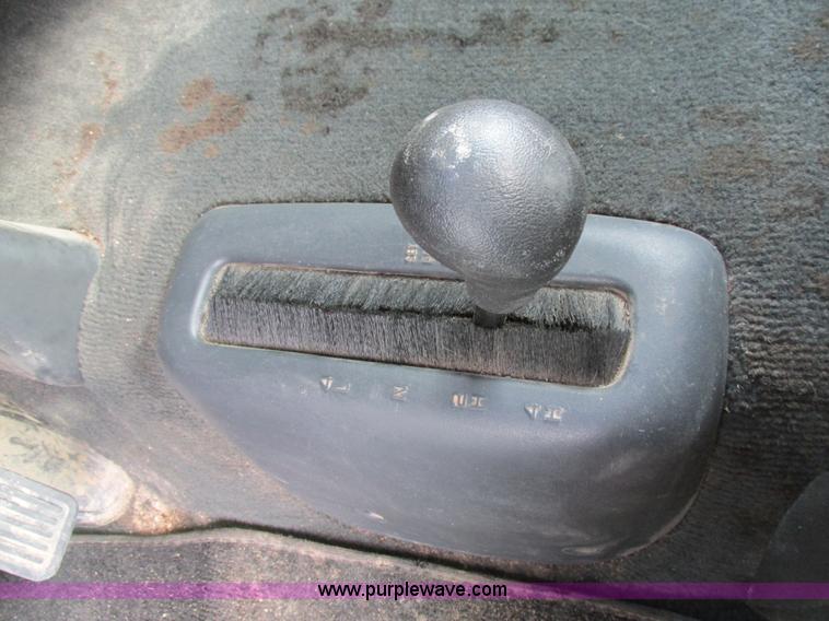 image for item I4065 1999 Chevrolet Silverado 1500 pickup truck