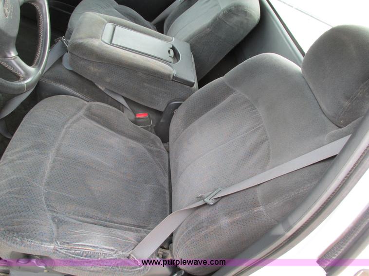 image for item I4065 1999 Chevrolet Silverado 1500 pickup truck