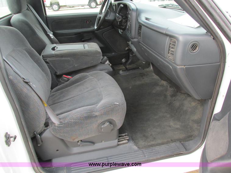 image for item I4065 1999 Chevrolet Silverado 1500 pickup truck